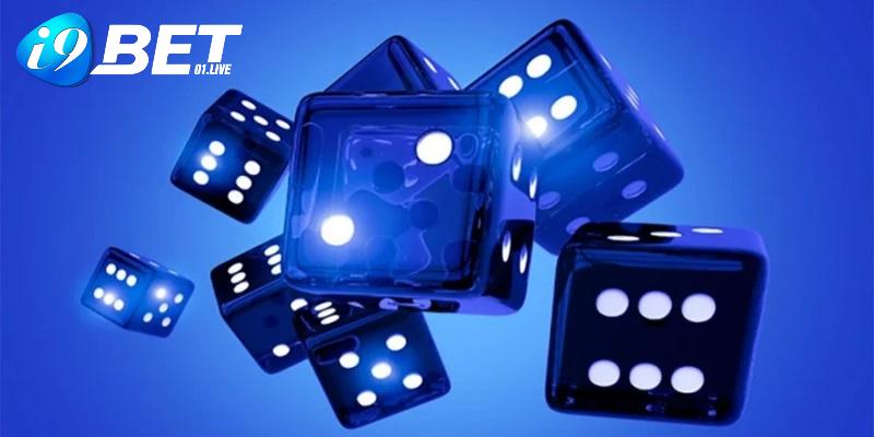 Tài xỉu I9BET thu hút được rất nhiều người tham gia đặc biệt là những người đam mê cá cược. Vậy trò chơi này có gì hấp dẫn và cách thức tham gia như thế nào? Hãy cùng tìm hiểu thông qua những nội dung được chia sẻ ở bài viết sau đây. Giới thiệu đôi nét về game tài xỉu I9BET Đây là một sản phẩm cá cược được xây dựng và phát hành bởi nhà phát hành Cool Play vô cùng uy tín. Ngay từ thời điểm ra mắt tựa game này đã thu hút được rất nhiều người quan tâm. Trò chơi không chỉ mang đến những phút giây giải trí tuyệt vời mà còn tạo cho cược thủ nhiều cơ hội nhận được phần thưởng có giá trị. Bạn có thể chơi game mọi lúc mọi nơi bằng máy tính hay điện thoại chỉ cần có kết nối mạng. Tài xỉu I9BET là một game được nhiều người tham gia Luật chơi tài xỉu I9BET Nhà cái sẽ đưa ra 3 viên xúc xắc để anh em dự đoán kết quả khi chúng dừng lại. Bạn sẽ có tổng thời gian là 15 giây để đặt cược cho hai cửa là tài hoặc xỉu với số điểm tương ứng. Cửa xỉu: Nếu người chơi dự đoán ba mặt xúc xắc được tung lên có tổng số điểm trong khoảng từ 3 đến 10 thì sẽ đặt tiền vào ô cược này. Cửa tài: Nếu bạn cho rằng ba mặt xúc xắc có tổng điểm từ 11 đến 18 thì vào tiền cho ô này. Tỉ lệ trả thưởng trong game tài xỉu I9BET thường là 0.97. Nếu như bạn việc dự đoán của bạn trùng với kết quả của ván game thì sẽ nhận được một khoản thưởng bằng 97% so với số tiền cược bỏ ra ban đầu. Ngược lại nếu như bạn thua cuộc thì sẽ mất toàn bộ số vốn đã bỏ ra. Vì sao tài xỉu I9BET lại được yêu thích? Với việc sở hữu nhiều ưu điểm nổi bật trò chơi này rất được yêu thích và thu hút được một lượng lớn người tham gia mỗi ngày, cụ thể: Giao diện bắt mắt Các bàn chơi đều được thiết kế với hình ảnh 3D sống động cùng với những gam màu đẹp mắt. Các nút chức năng được sắp xếp một cách dễ nhìn và dễ thao tác. Khi tham gia chơi tài xỉu I9BET anh em sẽ có cơ hội được tương tác với dàn dealer vô cùng chuyên nghiệp, nóng bỏng. Ngoài ra nhà cái sử dụng công nghệ livestream đỉnh cao hàng đầu hiện nay. Do đó anh em có thể dễ dàng theo dõi mọi thao tác trên bàn cược một cách chân thực và sắc nét. Nhiều ưu đãi khủng Nhà cái tạo ra nhiều ưu đãi khủng cho người tham gia vì vậy người chơi cảm thấy rất hào hứng và vui vẻ. Đây chính là cơ hội tốt để cược thủ tích lũy nguồn vốn cá cược. Một số ưu đãi nổi bật như: Tặng ngay 29.999.000đ khi nạp tiền lần đầu tiên cho hội viên mới. Khi tham gia vào các vòng quay may mắn bạn có cơ hội nhận xe Mercedes Benz. Thưởng 1,5% tiền nạp không giới hạn số lần và định mức. Uy tín và minh bạch Trò chơi tài xỉu I9BET đã được tổ chức Pagcor kiểm tra một cách gắt gao và đạt tiêu chuẩn quốc tế. Đồng thời game cũng được chính phủ cấp giấy phép hoạt động hợp pháp. Vì vậy bạn hãy hoàn toàn yên tâm khi tham gia cá cược tại đây vì mọi kết quả trên bàn cược đều được công khai, minh bạch. Nếu bạn cảm thấy nghi ngờ về bất kỳ hành vi nào thì hoàn toàn có thể phản hồi và tố cáo. Trò chơi tài xỉu tại nhà cái I9BET rất uy tín và minh bạch Các sảnh game chơi tài xỉu nổi bật nhất tại nhà cái I9BET Dưới đây là một số sảnh game nổi bật cung cấp trò tài xỉu hấp dẫn tại nhà cái: AE Sexy Sảnh game tài xỉu I9BET này hội tụ rất nhiều các Dealer sexy và chuyên nghiệp. Đây là một trong những yếu tố thu hút được nhiều anh em cược thủ tham gia. Hàng ngày sảnh game cung cấp hơn 60 phòng chơi tài xỉu khác nhau với tỉ lệ trả thưởng độc đáo. Chơi tài xỉu tại sảnh AE Sexy Sảnh game DG Các Dealer độc quyền đến từ Thái Lan sẽ xuất hiện tại sảnh game đặc biệt này giúp cho bạn có những phút giây giải trí ấn tượng và hấp dẫn. Tại đây người chơi sẽ có cơ hội trải nghiệm hơn 100 bàn cược với mức hoa hồng khác nhau. V8 Poker Sảnh không giới hạn số lượng người tham gia trong cùng một phiên cược tài xỉu. Nguồn vốn cược anh em tùy ý đặt theo nhu cầu và khả năng của mình từ 1k và không giới hạn số tiền cược. Ngoài ra V8 Poker còn liên tục có những phần quà hấp dẫn đi kèm để tặng cho người chơi tài xỉu. KingMaker Đây là một trong những nhà phát hành tài xỉu I9BET được nhiều người yêu thích nhất hiện nay. Sảnh mang đến nhiều bàn cược hấp dẫn với những phần thưởng vô cùng giá trị. Ngoài ra nhà phát hành này cũng liên tục cập nhật các phiên bản để hội viên có nhiều trải nghiệm tốt hơn. Kết luận Có thể khẳng định rằng trò chơi tài xỉu I9BET vô cùng hấp dẫn, lôi cuốn và tạo ra nhiều cơ hội nhận thưởng cho cược thủ. Hãy nhanh tay đăng ký tài khoản tại nhà cái này để cùng trải nghiệm và có những phút giây giải trí thăng hoa nhé. 